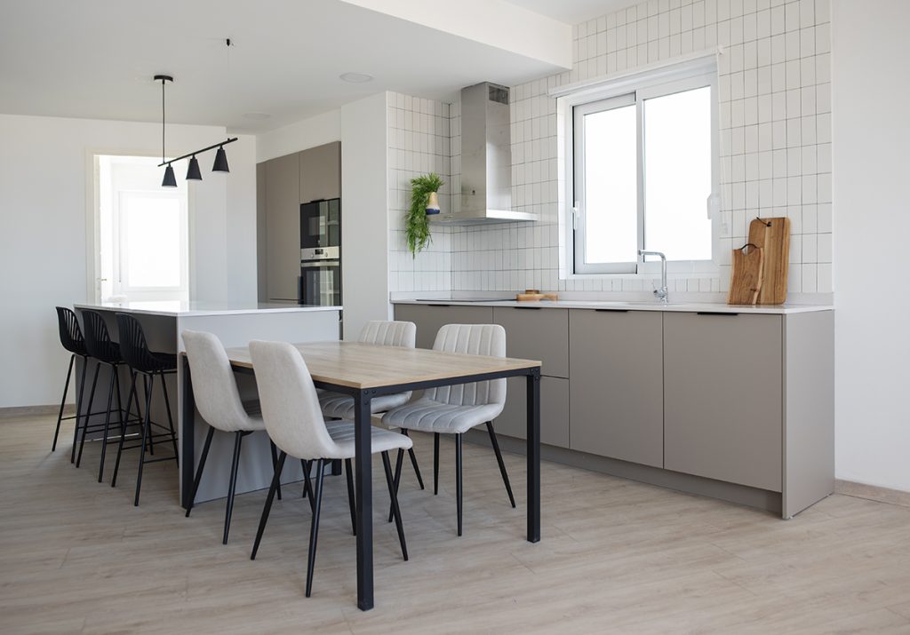 Reforma por Saramar de cocina y comedor vivienda familiar